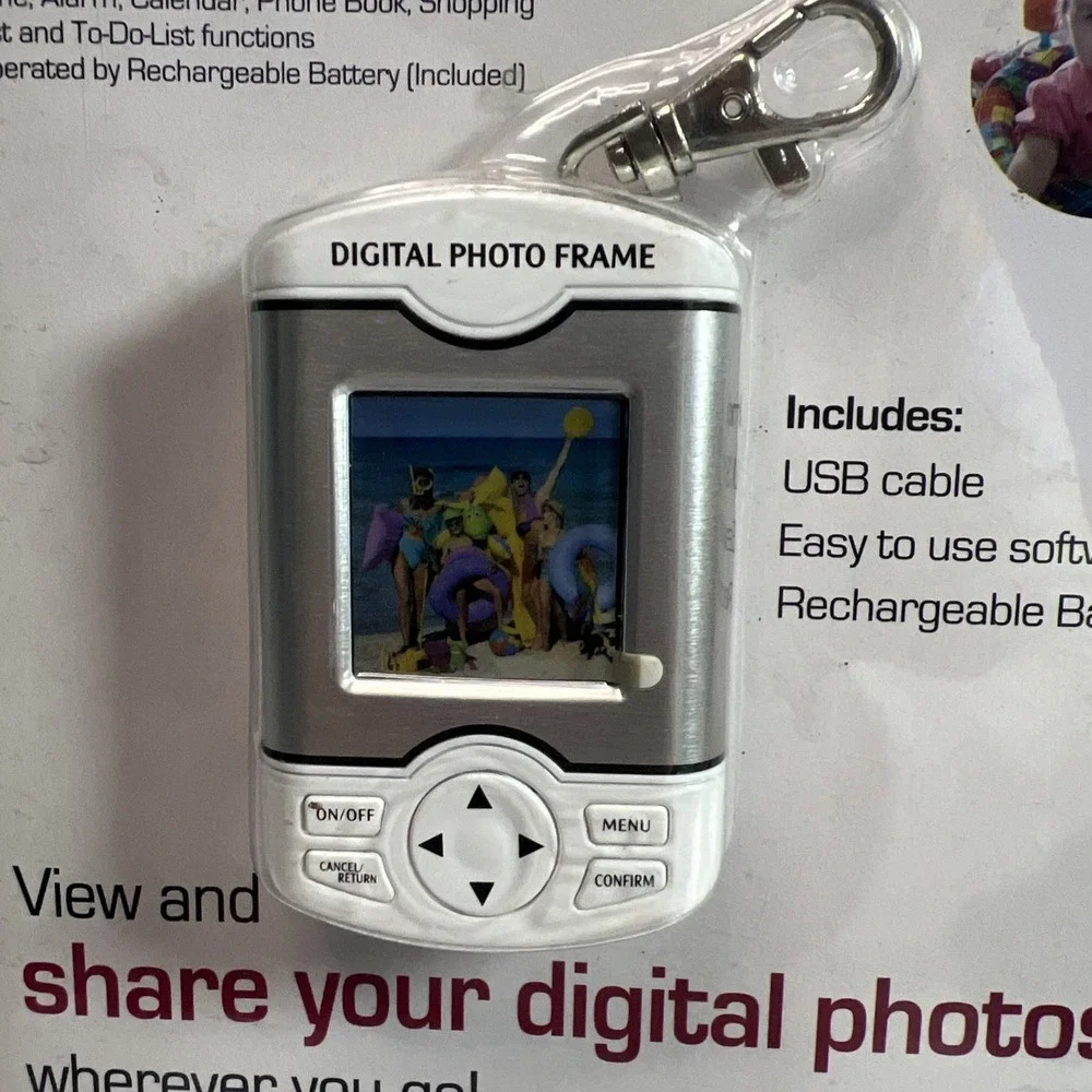 Studio‎ 35  1.5 Inch Digital Photo Frame Keychain W/ USB Cable Color Display-New